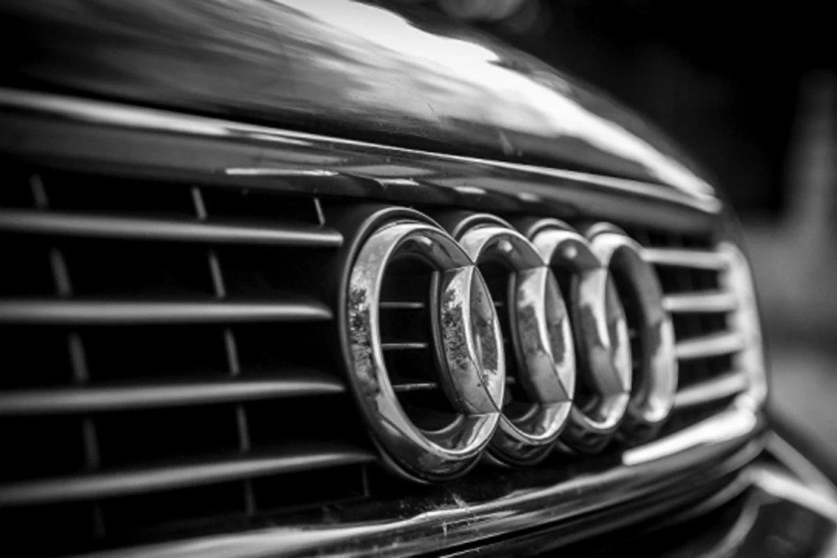 В Баку бизнесмен на последней модели Audi приехал в морг за телом отца-бомжа