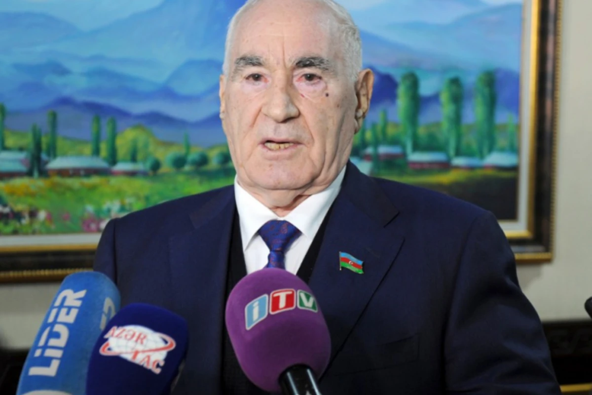 Fəttah Heydərov: Xalqına nifrət edən biri xalqın fəxri adını daşıya bilməz Fəttah Heydərov: Xalqına nifrət edən biri xalqın fəxri adını daşıya bilməz
