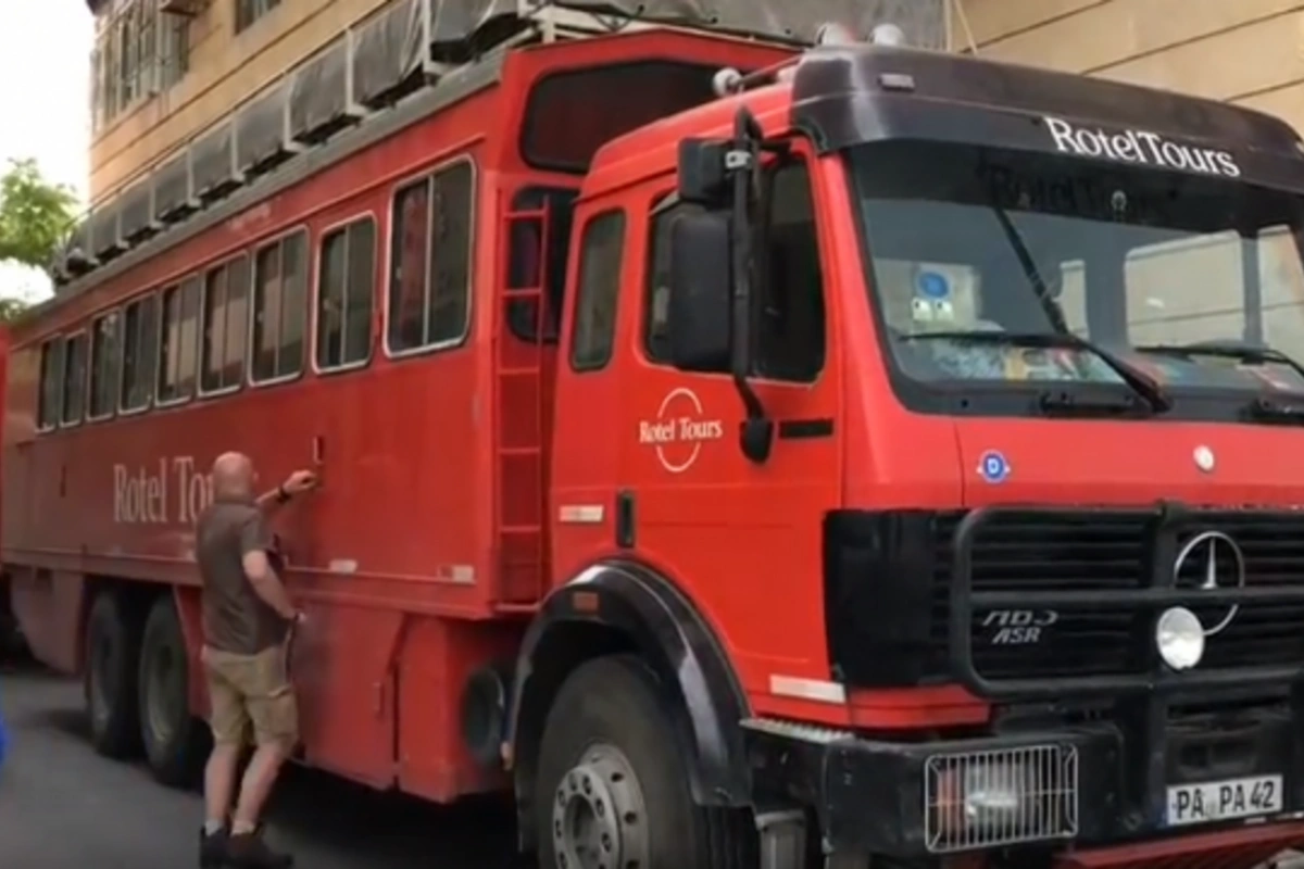 Bakıda otel avtobuslar VİDEO