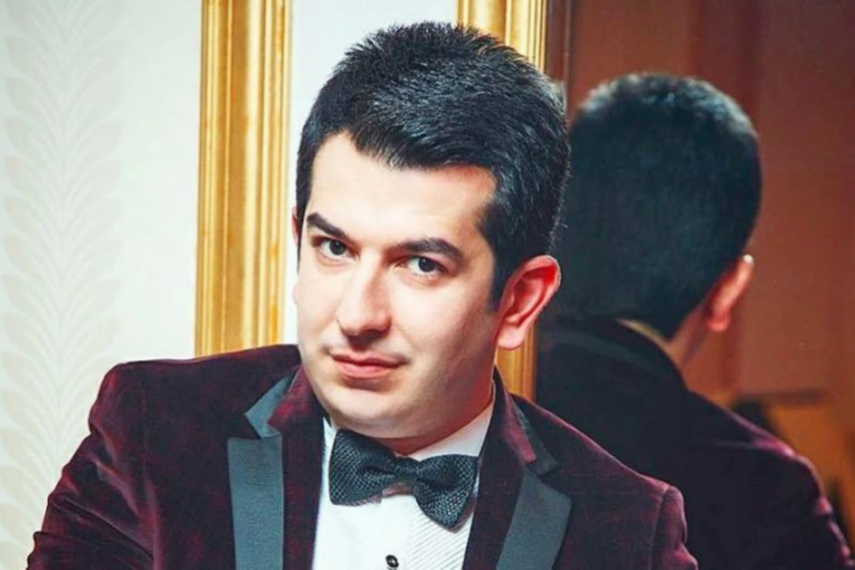 Maşınına oğru girən aparıcı: Narkoman şüşələri sındırıb...