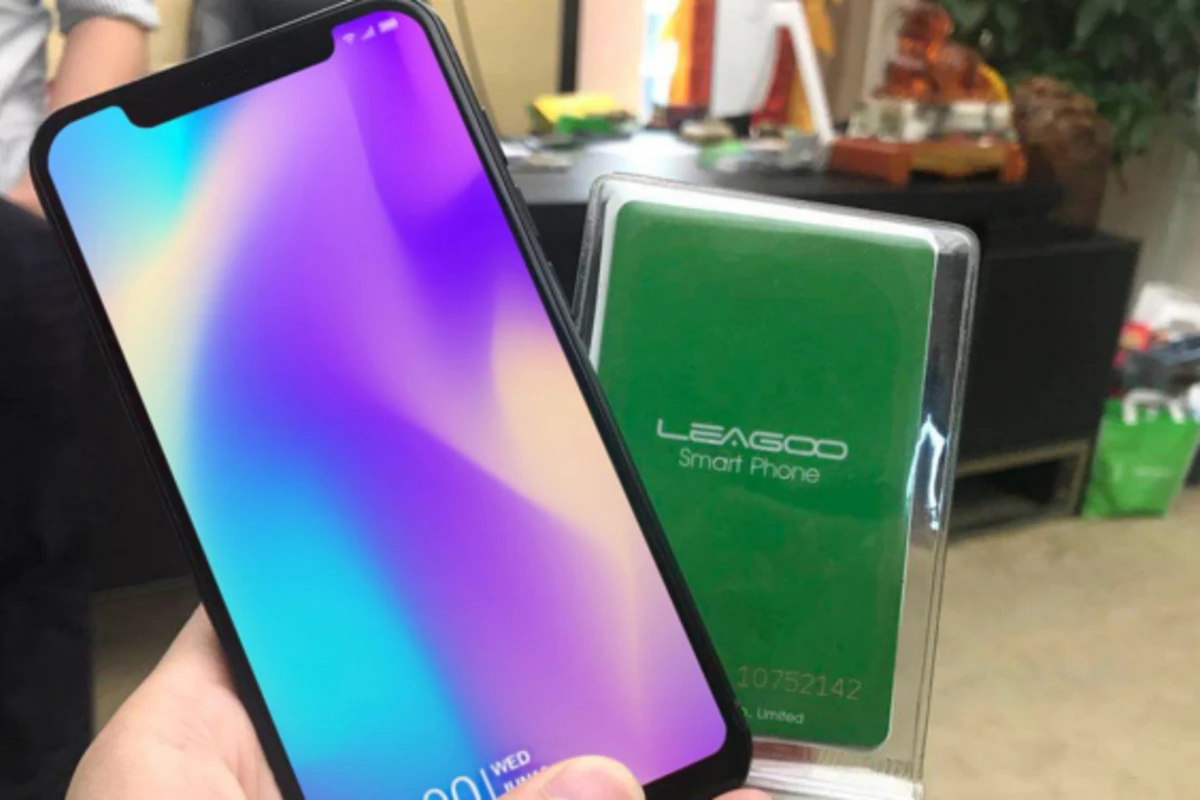 Xiaomi представила клон iPhone X