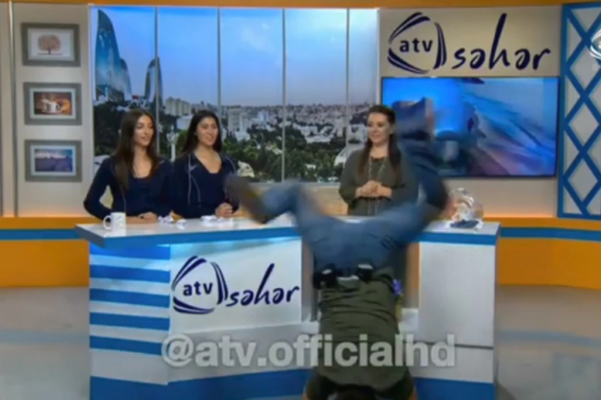 ATV-nin aparıcısına efirdə gözlənilməz təklif: Ayağınızı qaldıra bilərsiz? (VİDEO)