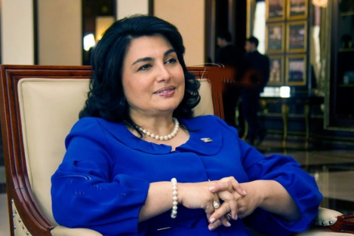 Millət vəkili: Gəlinlərin paltarı bağlı olmalıdır