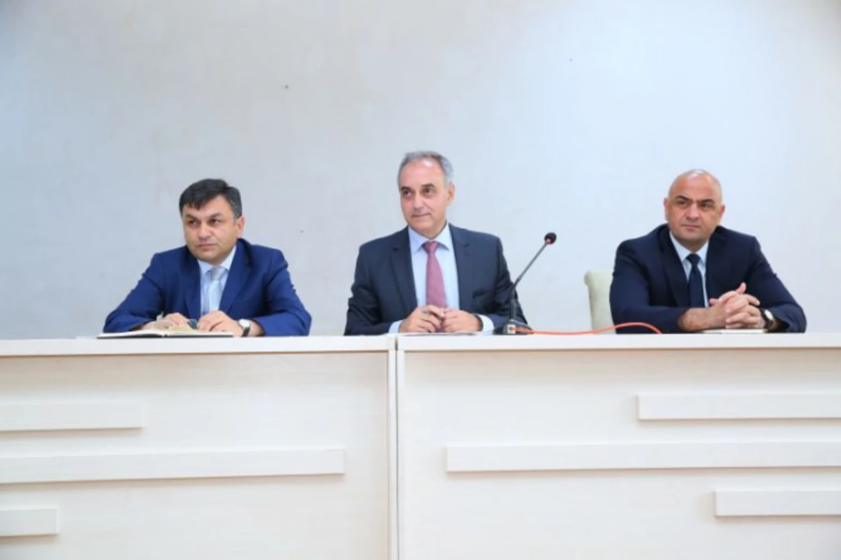 Binəqədinin yeni icra başçısı əhali ilə görüşdü, nöqsanlarla bağlı tapşırıq verdi Binəqədinin yeni icra başçısı əhali ilə görüşdü, nöqsanlarla bağlı tapşırıq verdi