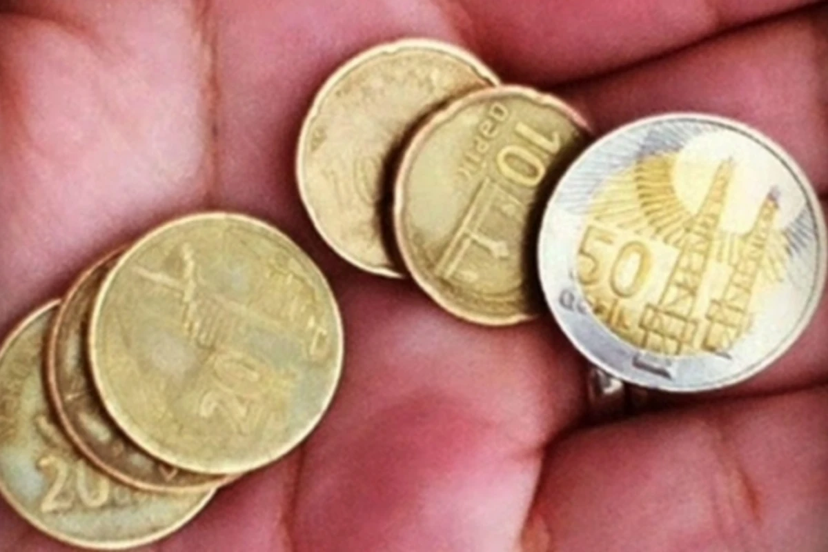 В Азербайджане увеличена зарплата работников сферы образования - 35,50,75 гяпиков