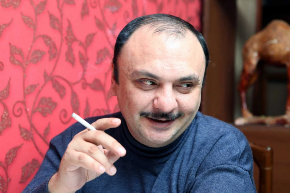 Milyarder qızıyla nişanlanan Anar sirlərini açdı: “Kaş atam mənə elə bir sillə çəkəydi ki…”