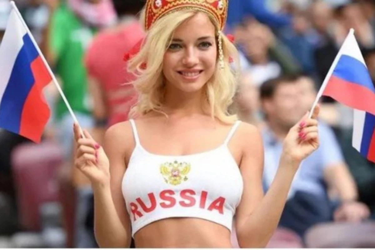 Самая красивая фанатка ЧМ-2018 из России оказалась порнозвездой (видео) Самая красивая фанатка ЧМ-2018 из России оказалась порнозвездой (видео)