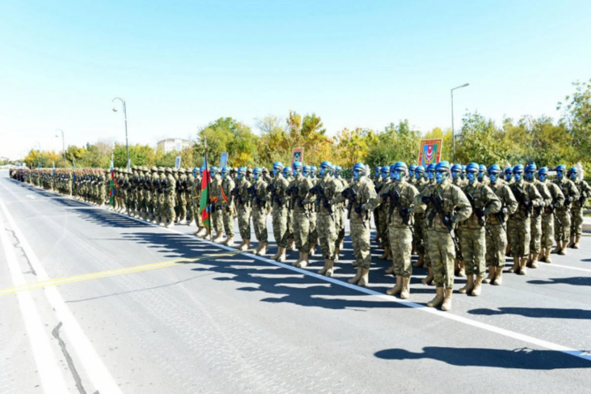 На главной площади Баку проводится военный парад - ПРЯМАЯ ТРАНСЛЯЦИЯ
