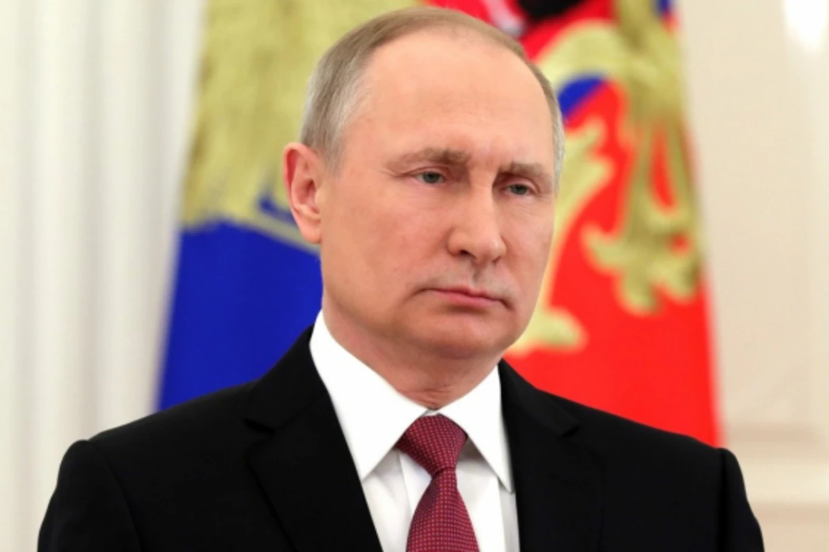 Путин поручил упростить предоставление вида на жительство знающим русский