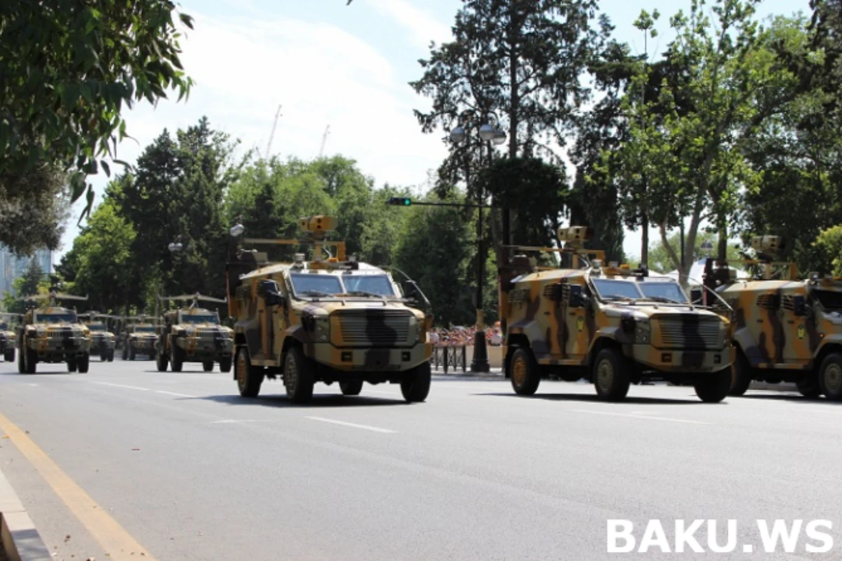 Кадры с грандиозного военного парада в Баку (фото, видео) Кадры с грандиозного военного парада в Баку (фото, видео)