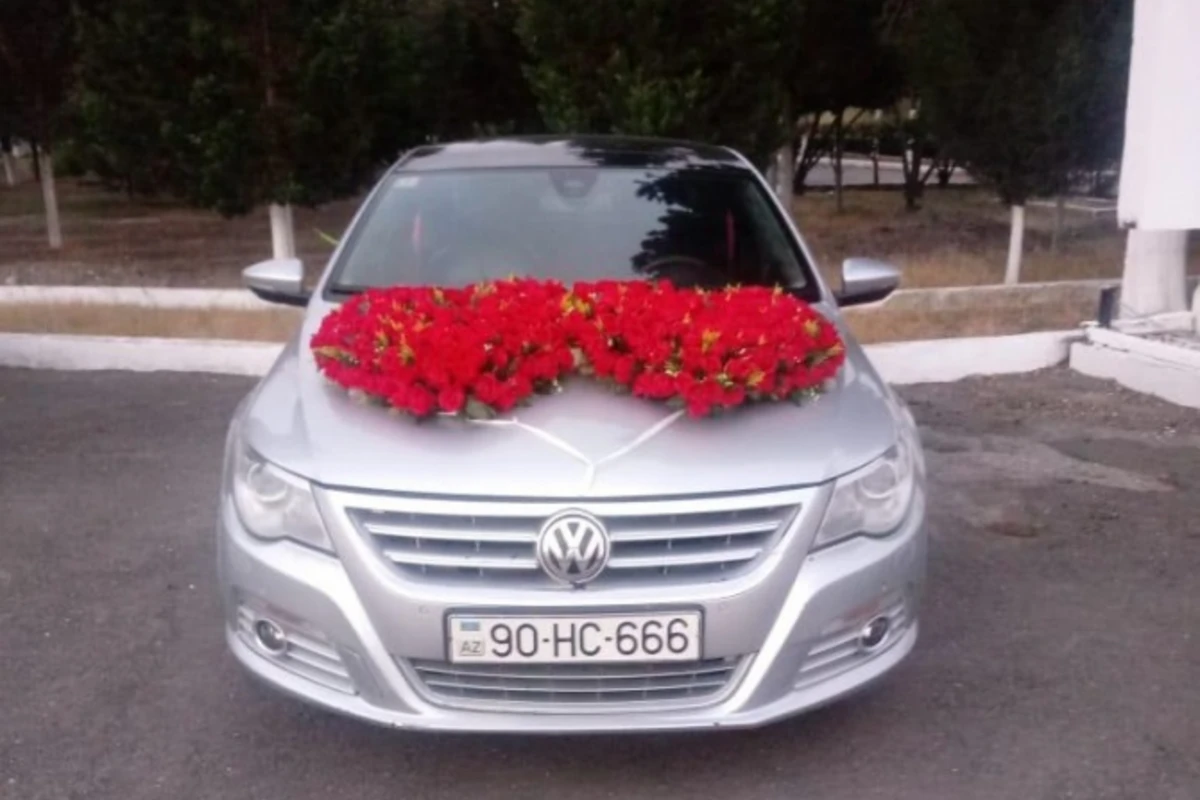 В Азербайджане в свадебном автомобиле обнаружено более 8 кг наркотиков (фото)