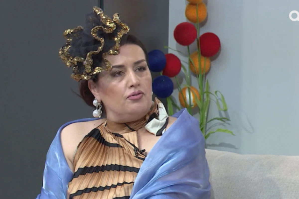 “Mən qısa ətək də, şortik də geyinirəm” – Əməkdar artist – VİDEO “Mən qısa ətək də, şortik də geyinirəm” – Əməkdar artist – VİDEO