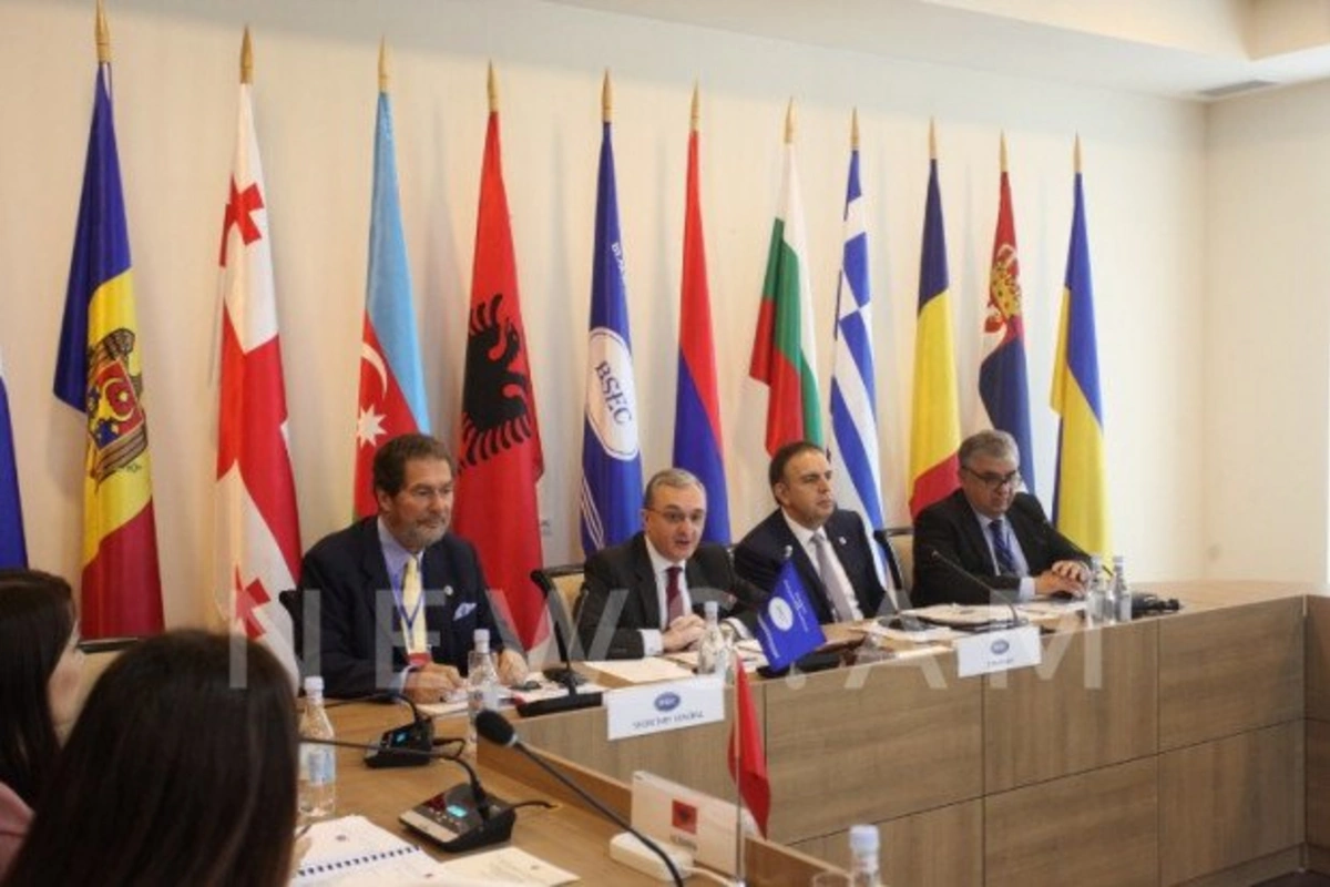 Azərbaycanlı nazir müavini Ermənistanda — FOTOLAR