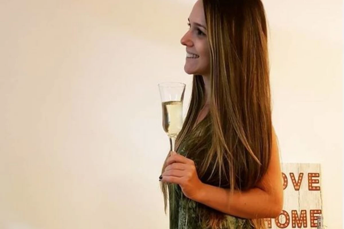 Болельщица погибла, упав на бокал с вином во время празднования победы Бразилии