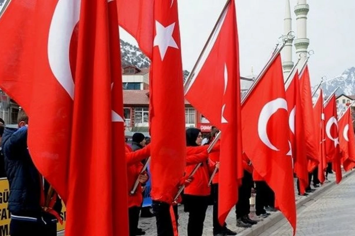 Türkiyədə 18 mindən çox məmur işdən qovulub