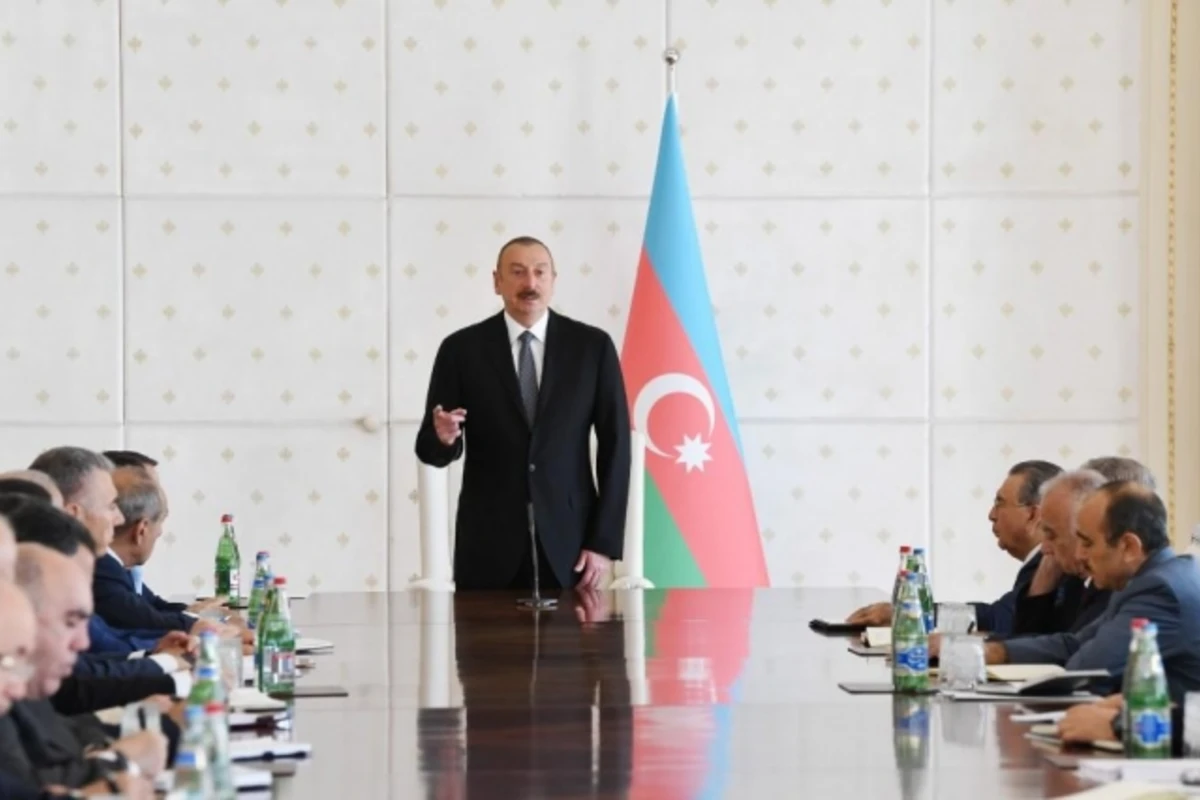 Prezident İlham Əliyevin sədrliyi ilə Nazirlər Kabinetinin iclası keçirilib Prezident İlham Əliyevin sədrliyi ilə Nazirlər Kabinetinin iclası keçirilib