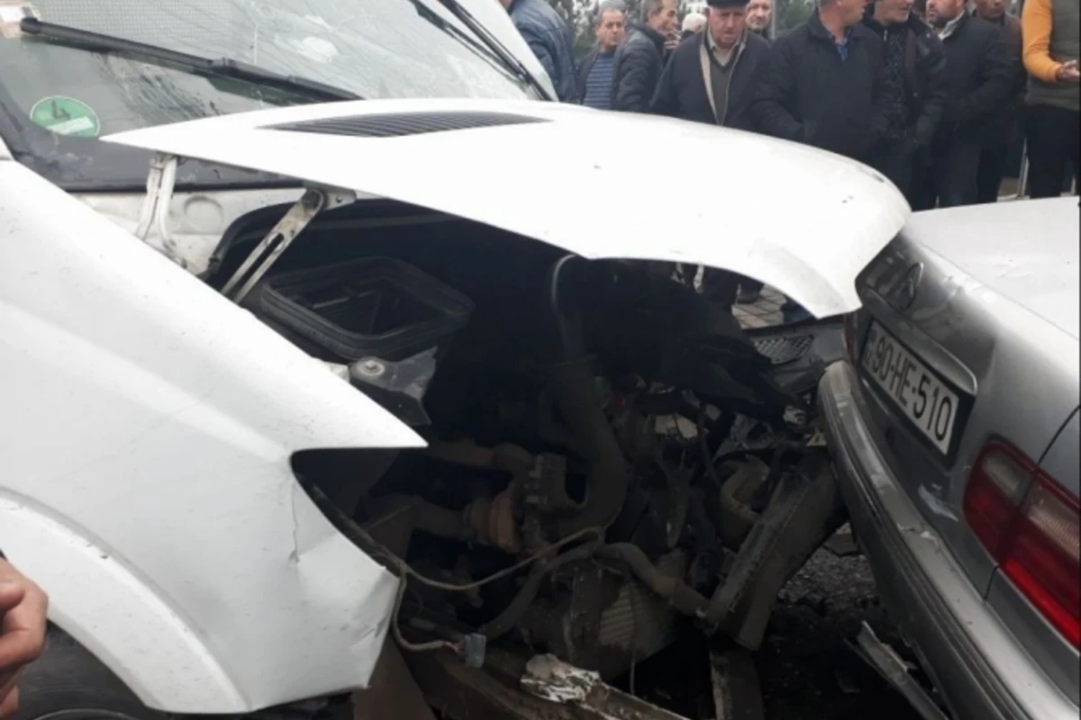 В Азербайджане 7 членов одной семьи попали в ДТП, погибли 3, ранены 4 человека - СПИСОК