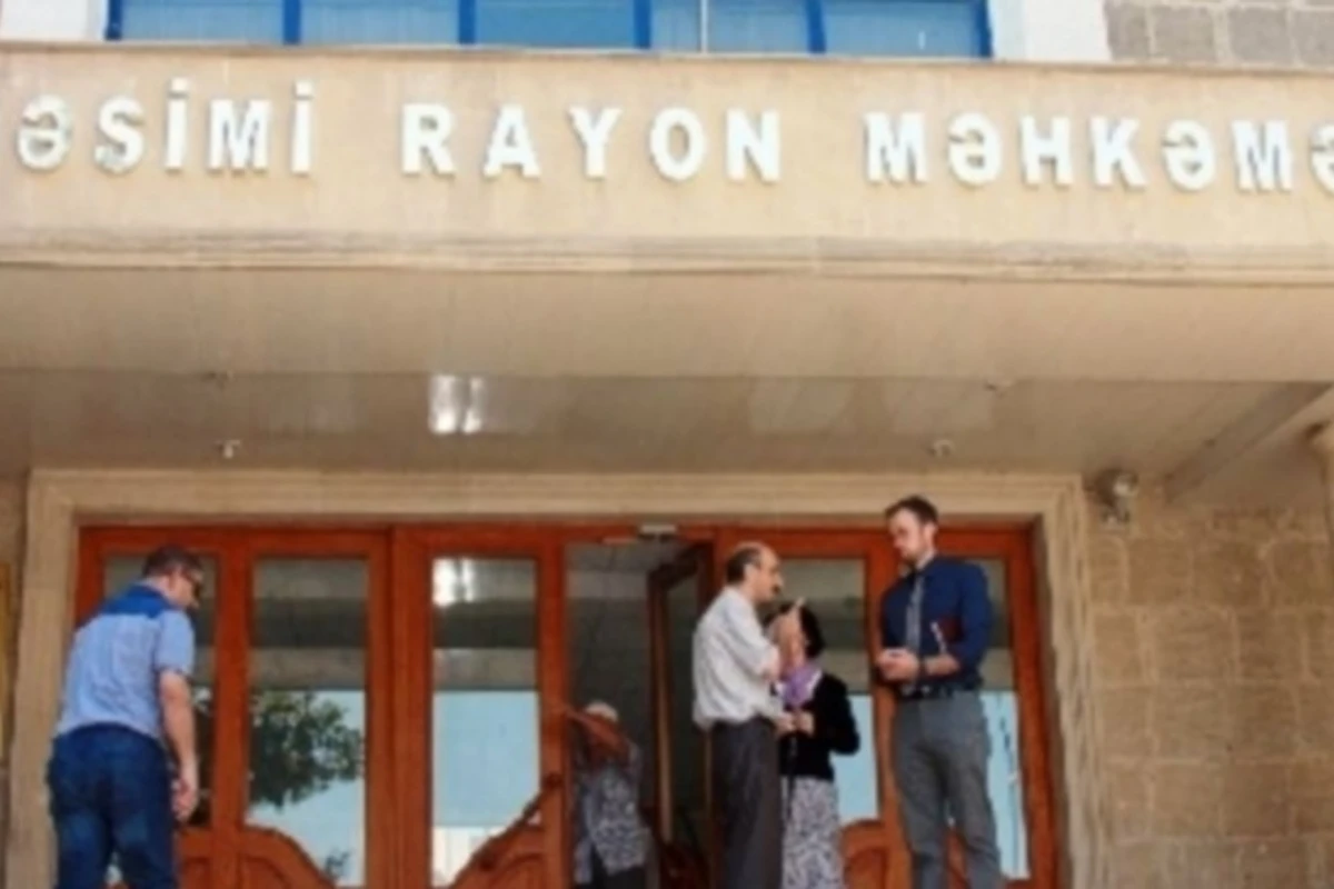 Bakıda kişi məhkəmə zalında öldü, hakim ölünün xeyrinə qərar çıxardı - FOTO