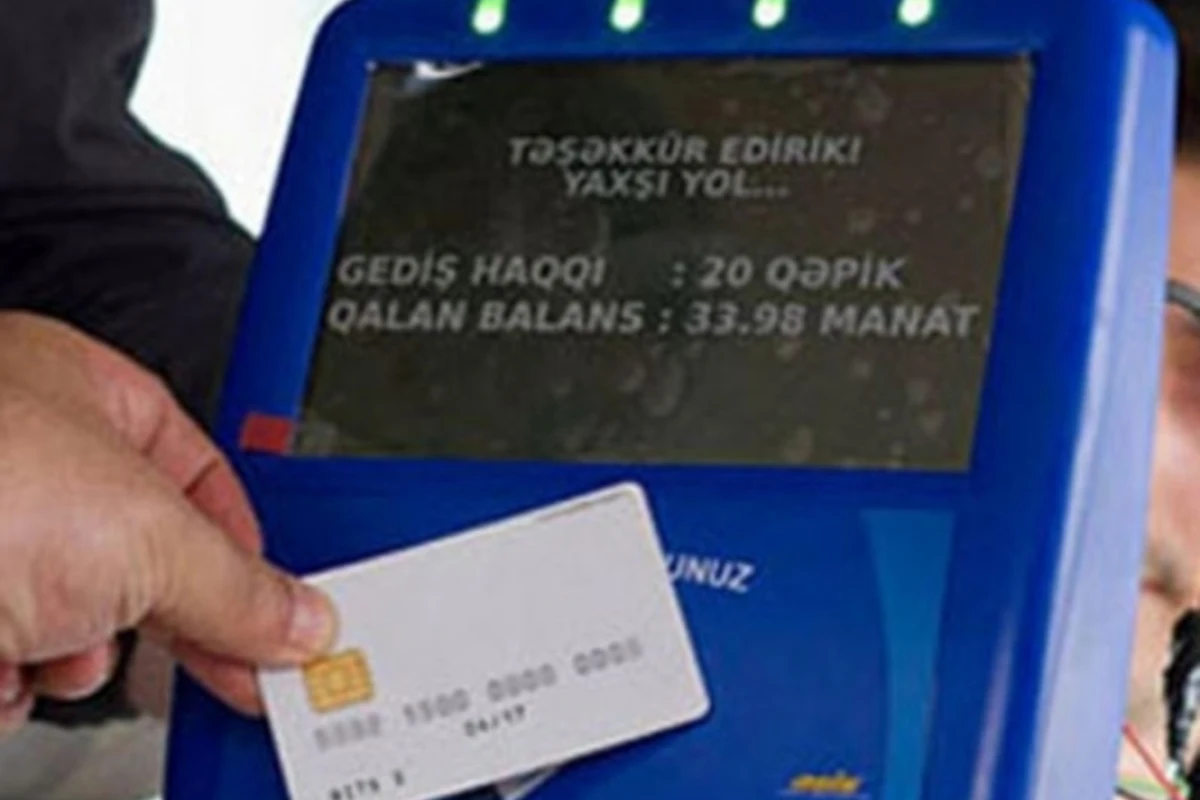 В Баку еще один автобусный маршрут переходит на систему безналичной оплаты
