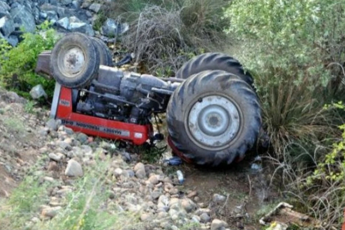 Goranboyda traktor aşdı Goranboyda traktor aşdı