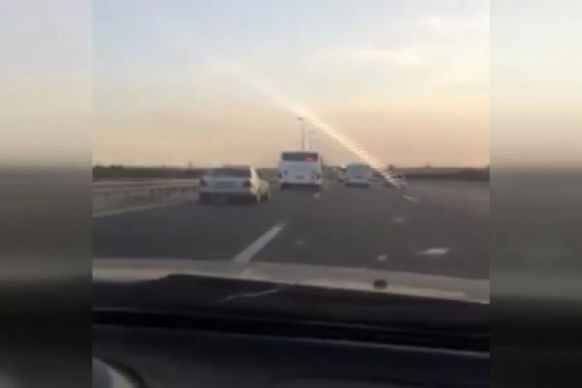 В Баку автобусы устроили между собой гонки на дороге (видео)