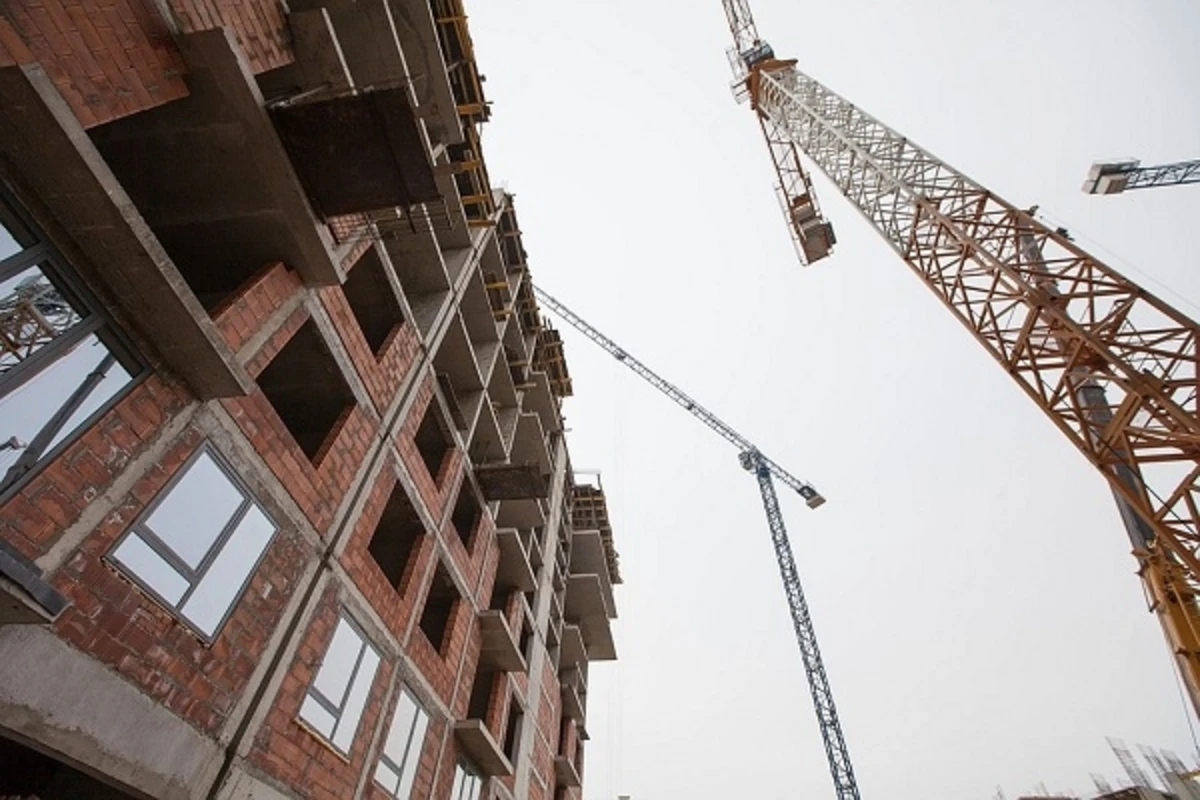 В Баку приостановлено незаконное строительство здания, арестован директор компании