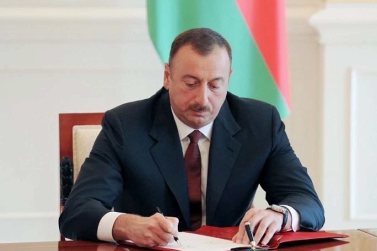Ильхам Алиев подписал закон в связи с удостоверениями личности нового поколения