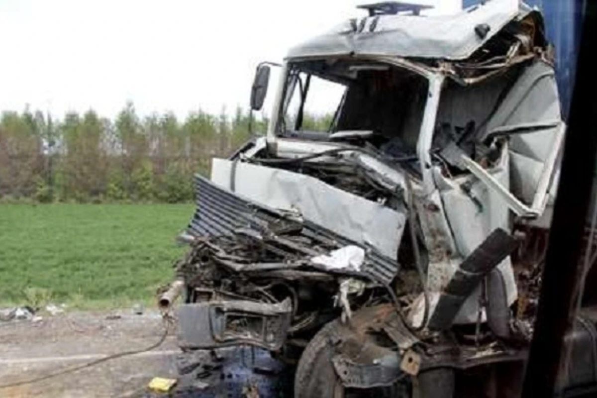 В Баку столкнулись грузовые автомобили: 13 пострадавших
