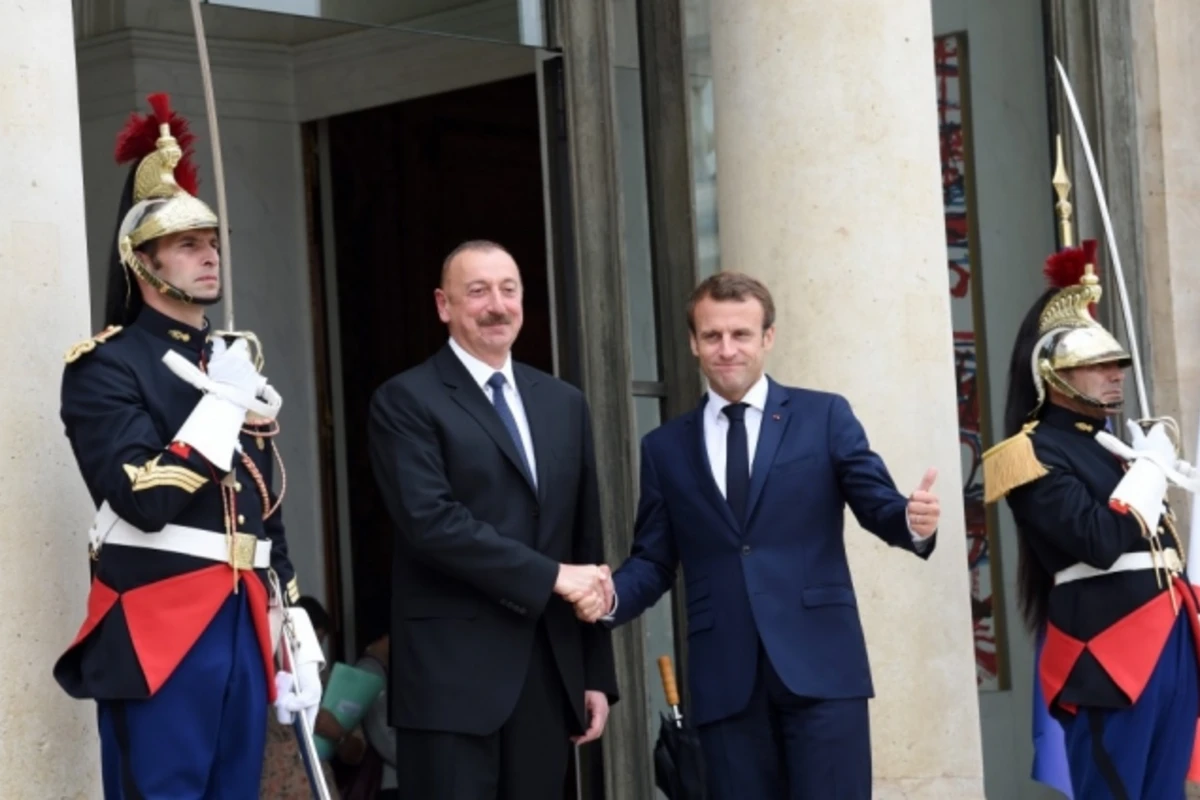 Azərbaycan və Fransa prezidentləri Qarabağ nizamlanmasını müzakirə ediblər - FOTO Azərbaycan və Fransa prezidentləri Qarabağ nizamlanmasını müzakirə ediblər - FOTO