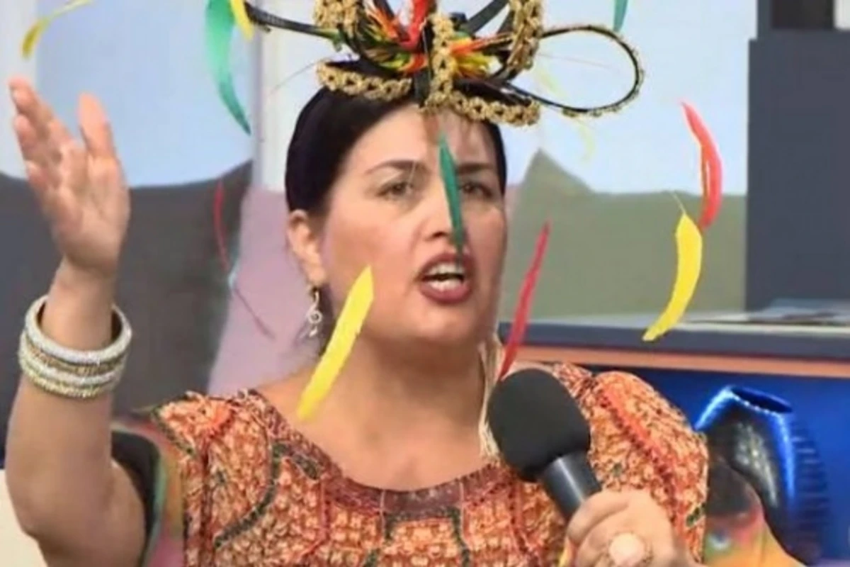 Elzadan yeni şeir: Yaz, yaz, vals, vals... - FOTO Elzadan yeni şeir: Yaz, yaz, vals, vals... - FOTO