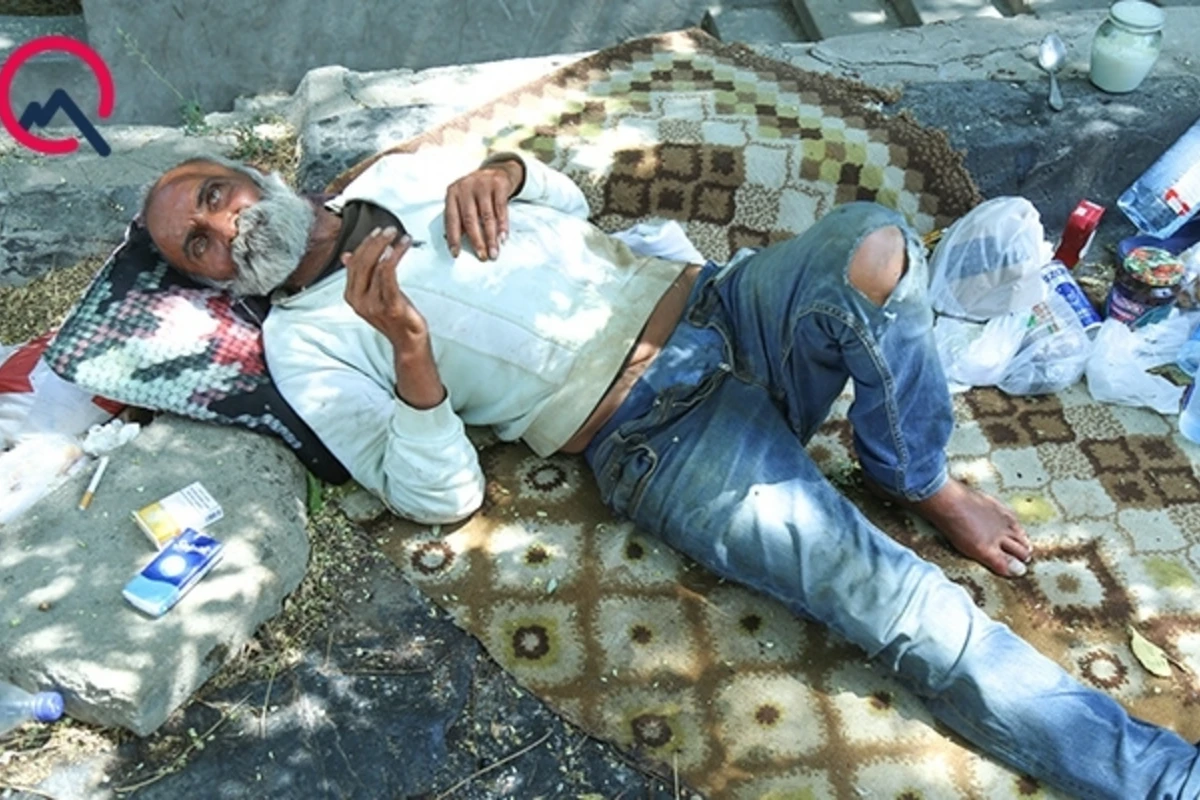 2 universitet bitirən eks-iş adamı Bakıda küçədə yaşayır - VİDEO+FOTO