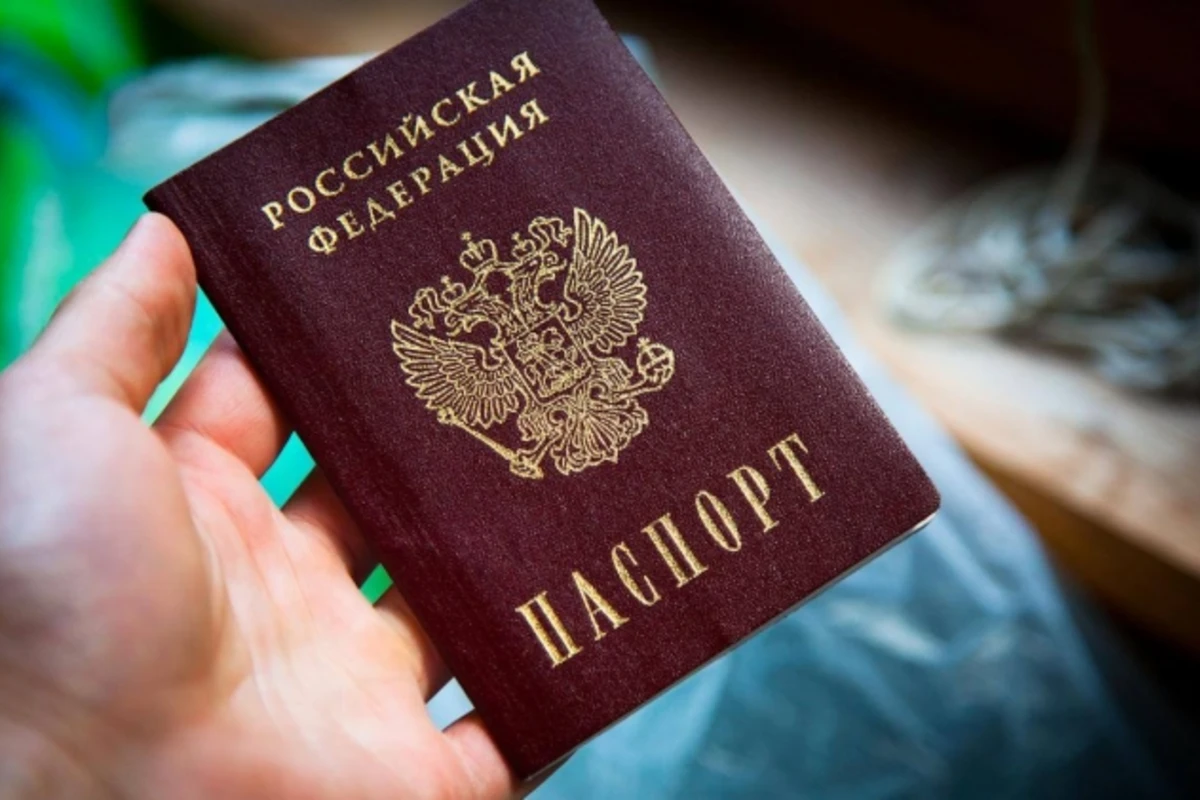 Свыше 10 тыс. азербайджанцев приняли гражданство России