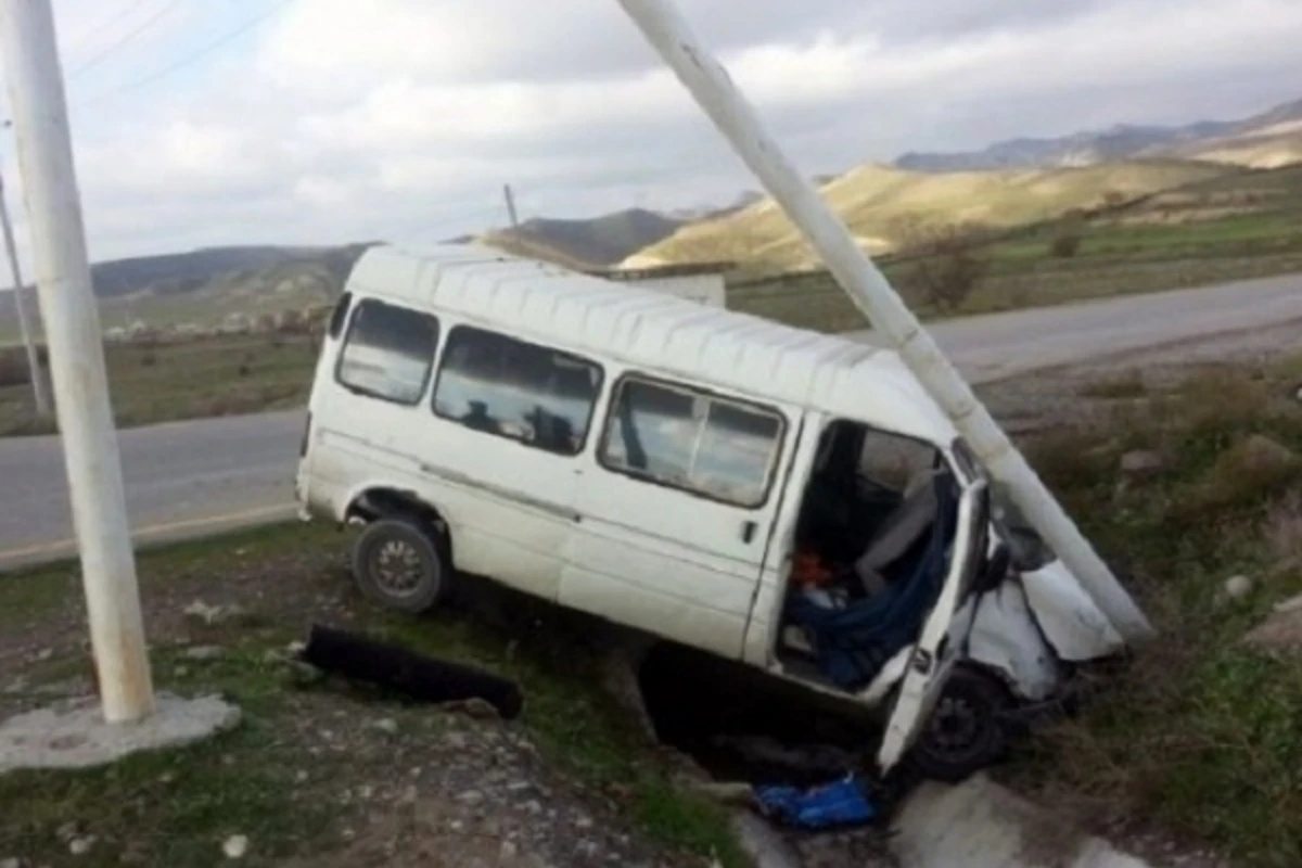 В Азербайджане перевернулся пассажирский автобус, есть пострадавшие