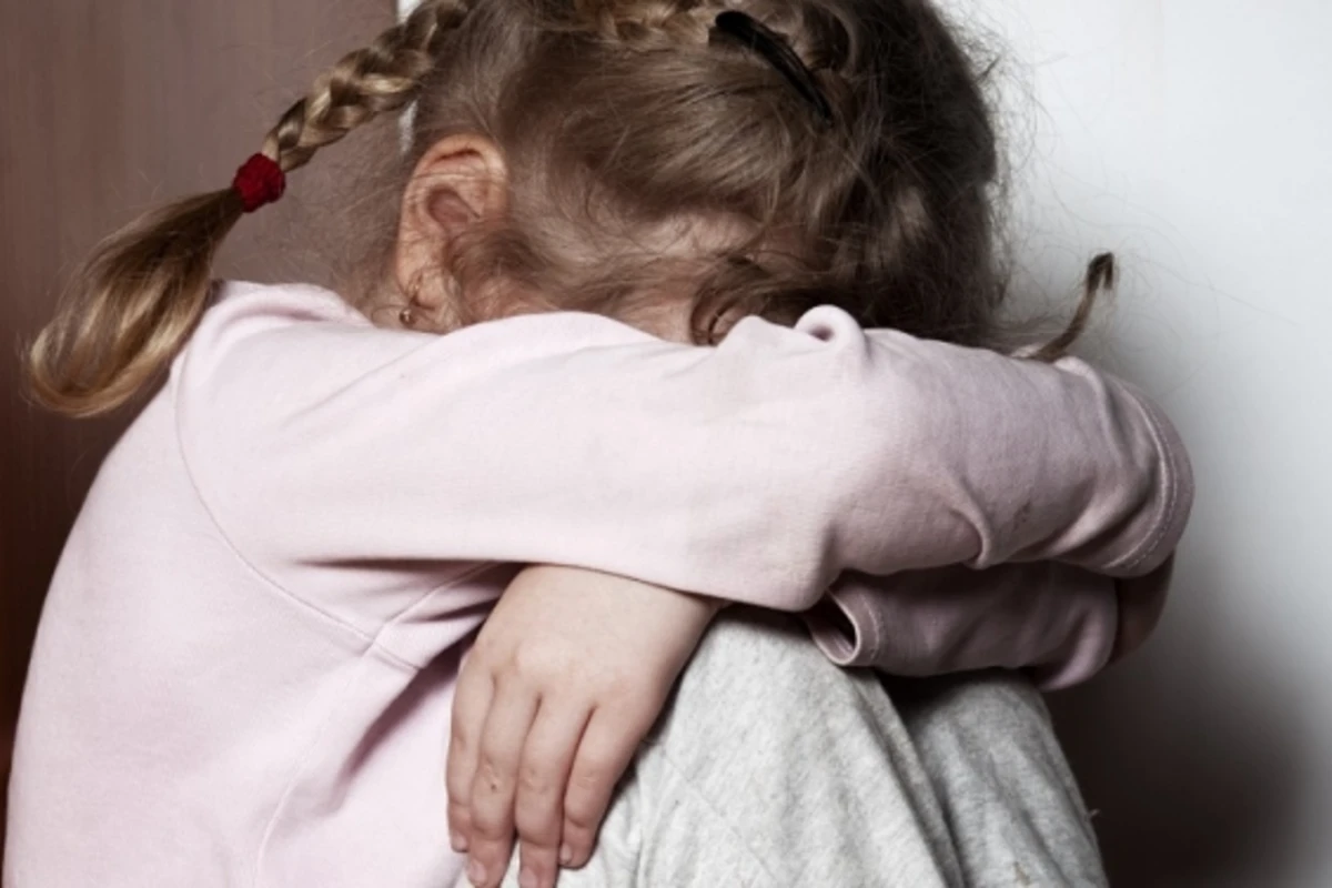 В Баку работающий в доме мастер изнасиловал 6-летнюю девочку