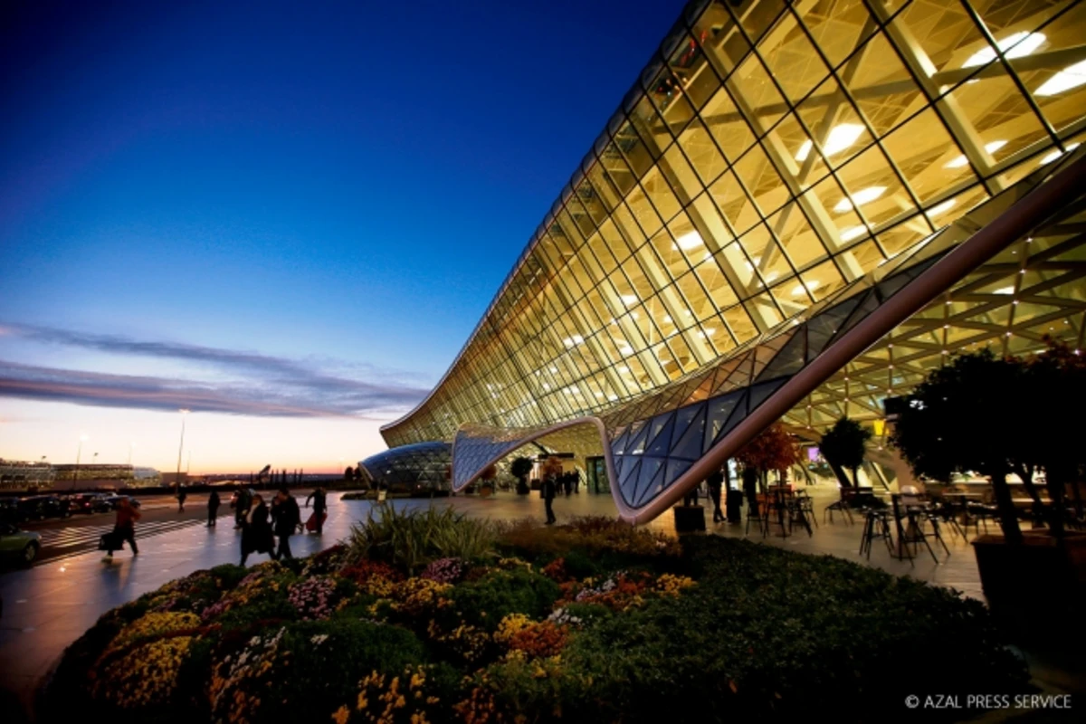 Heydər Əliyev Beynəlxalq Aeroportu ilk yeddi ay ərzində 2,5 milyon sərnişinə xidmət göstərib Heydər Əliyev Beynəlxalq Aeroportu ilk yeddi ay ərzində 2,5 milyon sərnişinə xidmət göstərib