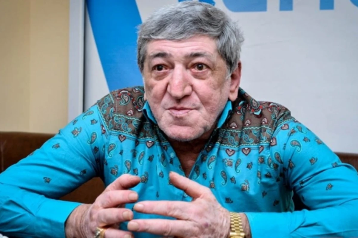 Xalq artisti müğənniləri biabır etdi: Ərə gedirlər, 10 gündən sonra... - VİDEO