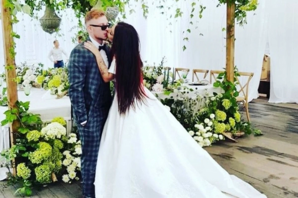 Певица Бьянка показала ФОТО со свадьбы и рассказала, где проводит медовый месяц