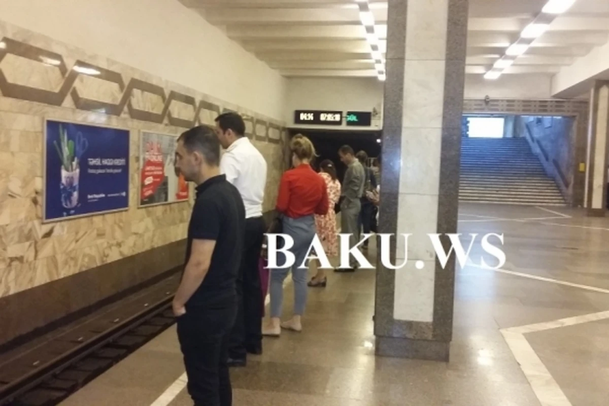 Сегодня утром пассажиры бакинского метро оказались в замешательстве - ВИДЕО