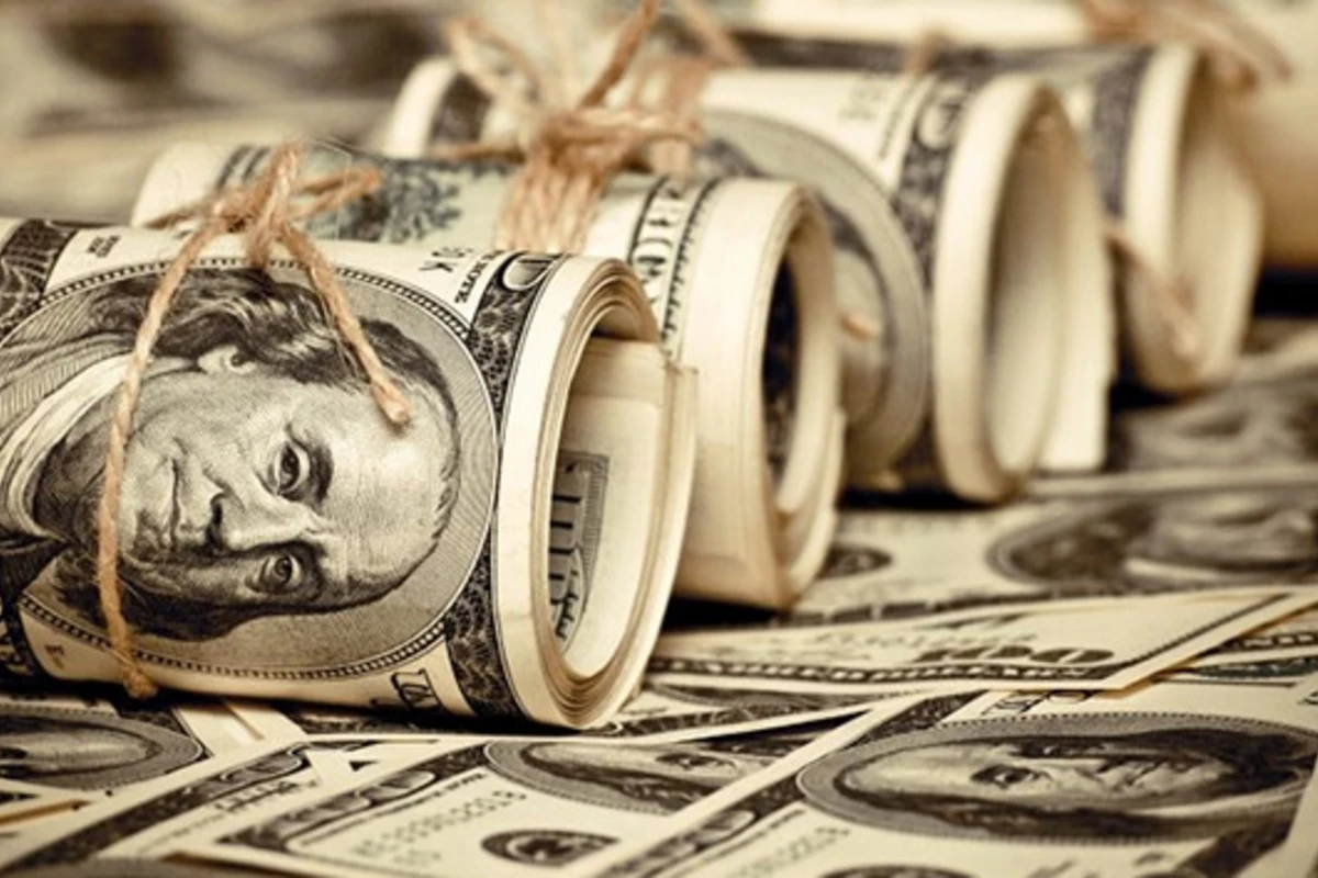 Dollar dünyada ucuzlaşmağa başladı