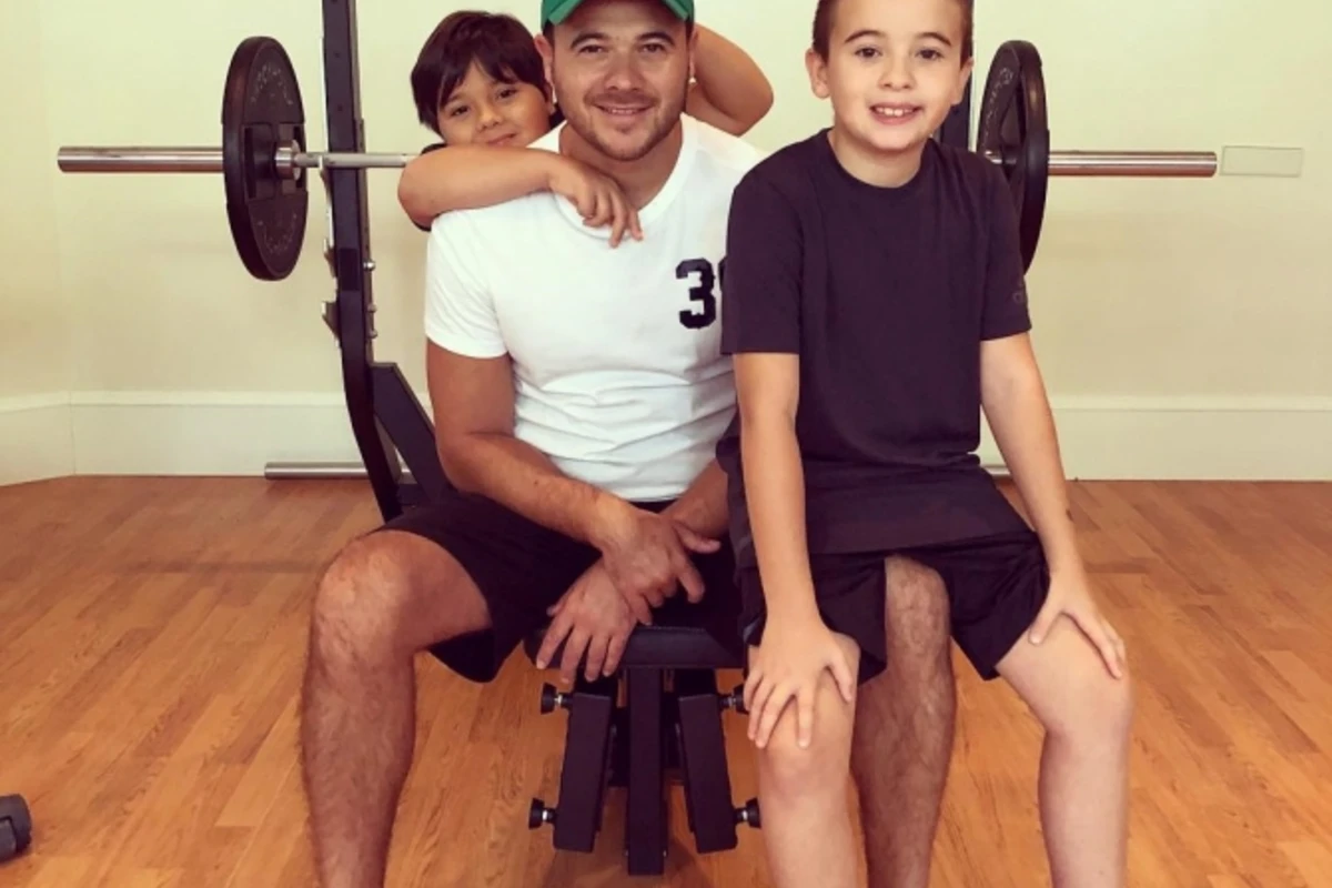 Emin Ağalarov övladları ilə belə istirahət edir (VİDEO) Emin Ağalarov övladları ilə belə istirahət edir (VİDEO)