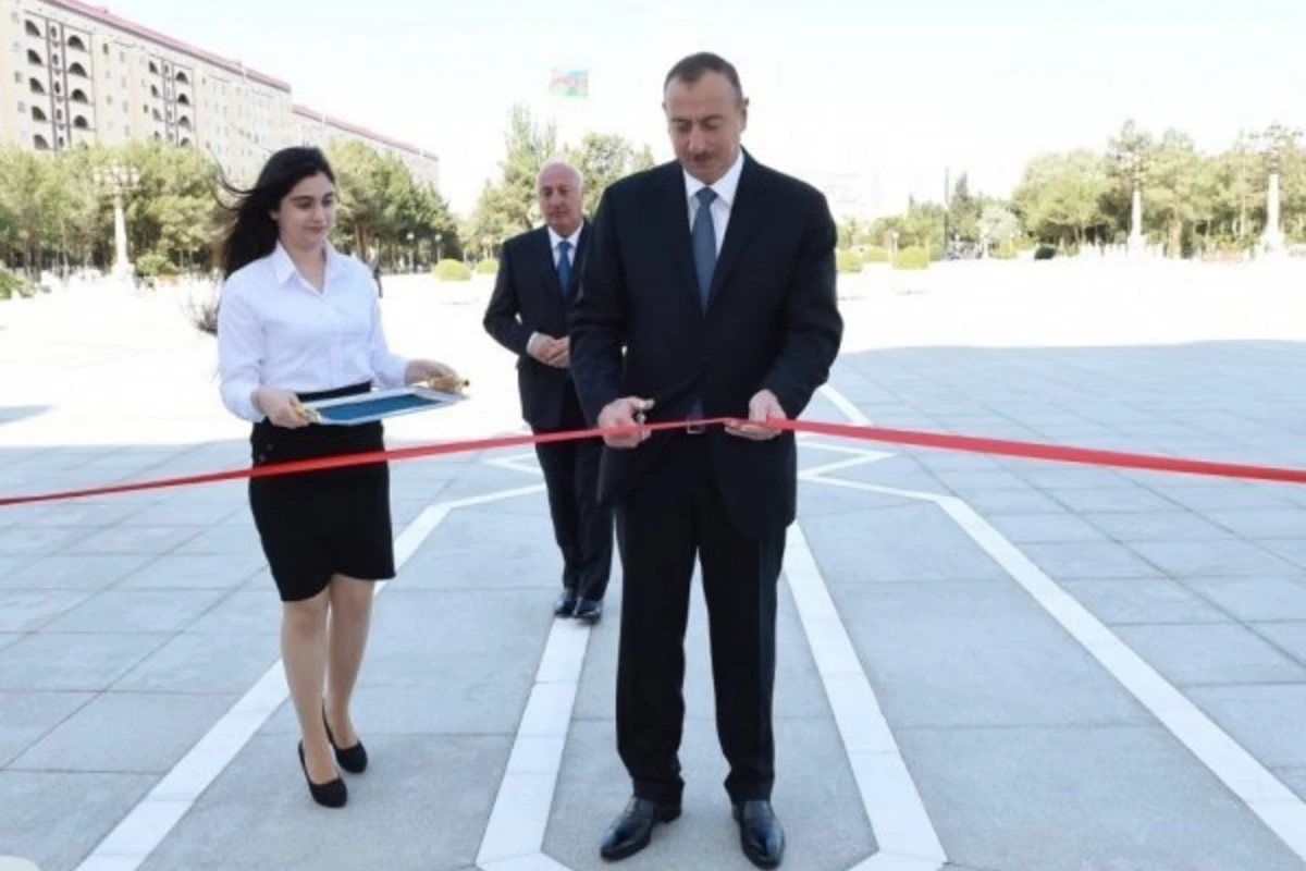 Prezident Bakı bulvarındakı “Qu quşları” fəvvarə kompleksinin açılışında Prezident Bakı bulvarındakı “Qu quşları” fəvvarə kompleksinin açılışında