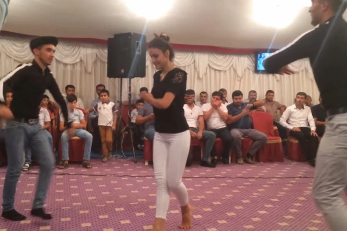 Azərbaycanlı qızın Dolya Vorovskaya musiqisinə rəqsi rekord qırır (VİDEO)