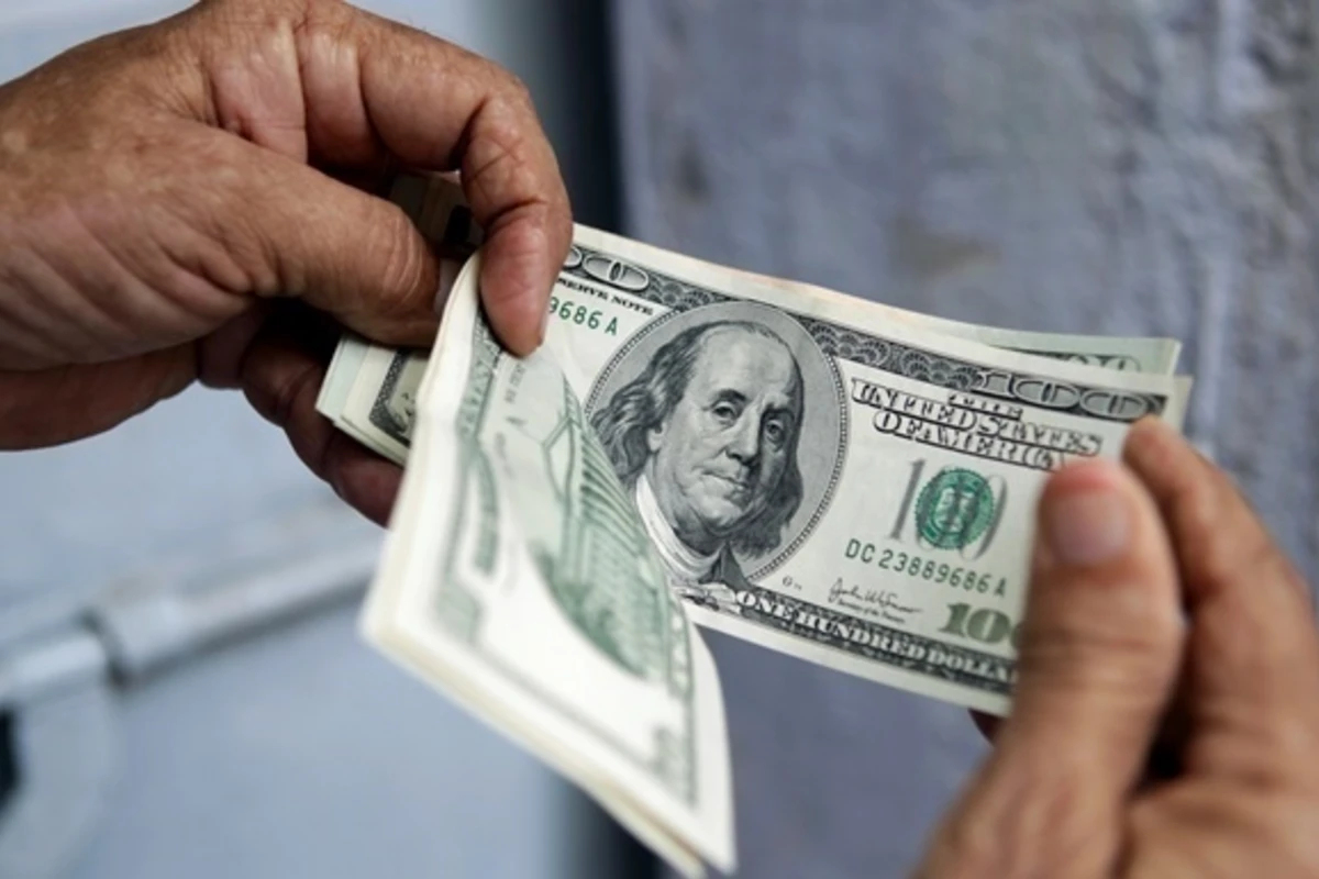 Dollar həftəyə bu məzənnə ilə başlayır Dollar həftəyə bu məzənnə ilə başlayır