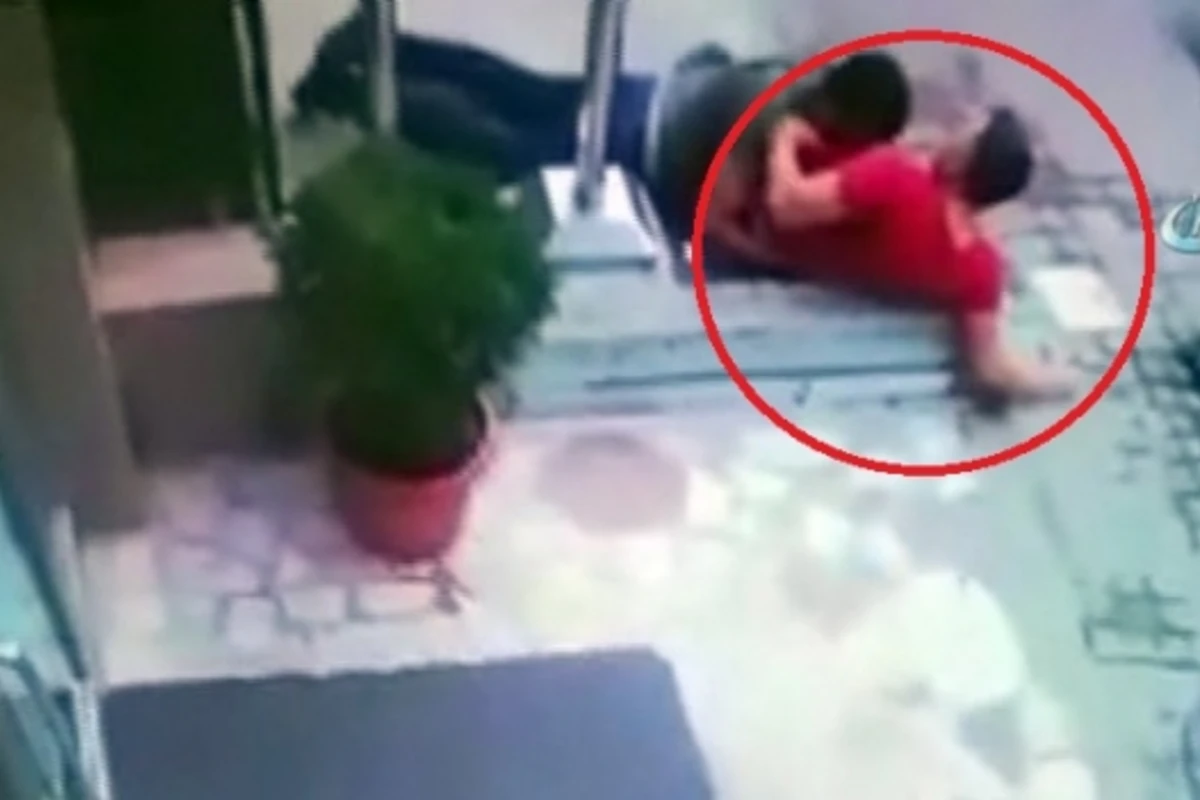 Polislə hərbçi arasında namus davası - həm arvadını, həm də canını aldı - ŞOK VİDEO Polislə hərbçi arasında namus davası - həm arvadını, həm də canını aldı - ŞOK VİDEO