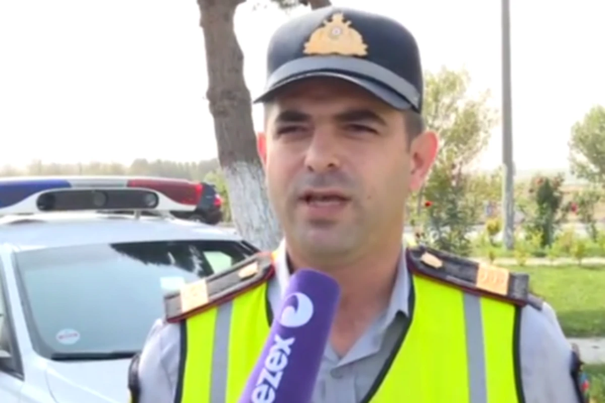 Turistlə ingilis dilində danışaraq məşhurlaşan yol polisindən MARAQLI AÇIQLAMA - VİDEO