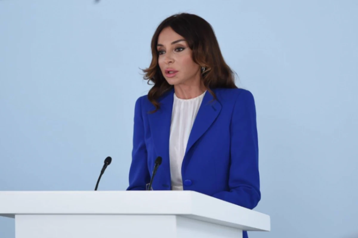 Rusiya Azərbaycanın birinci xanımı Mehriban Əliyevanı stil ikonası elan etdi - FOTO