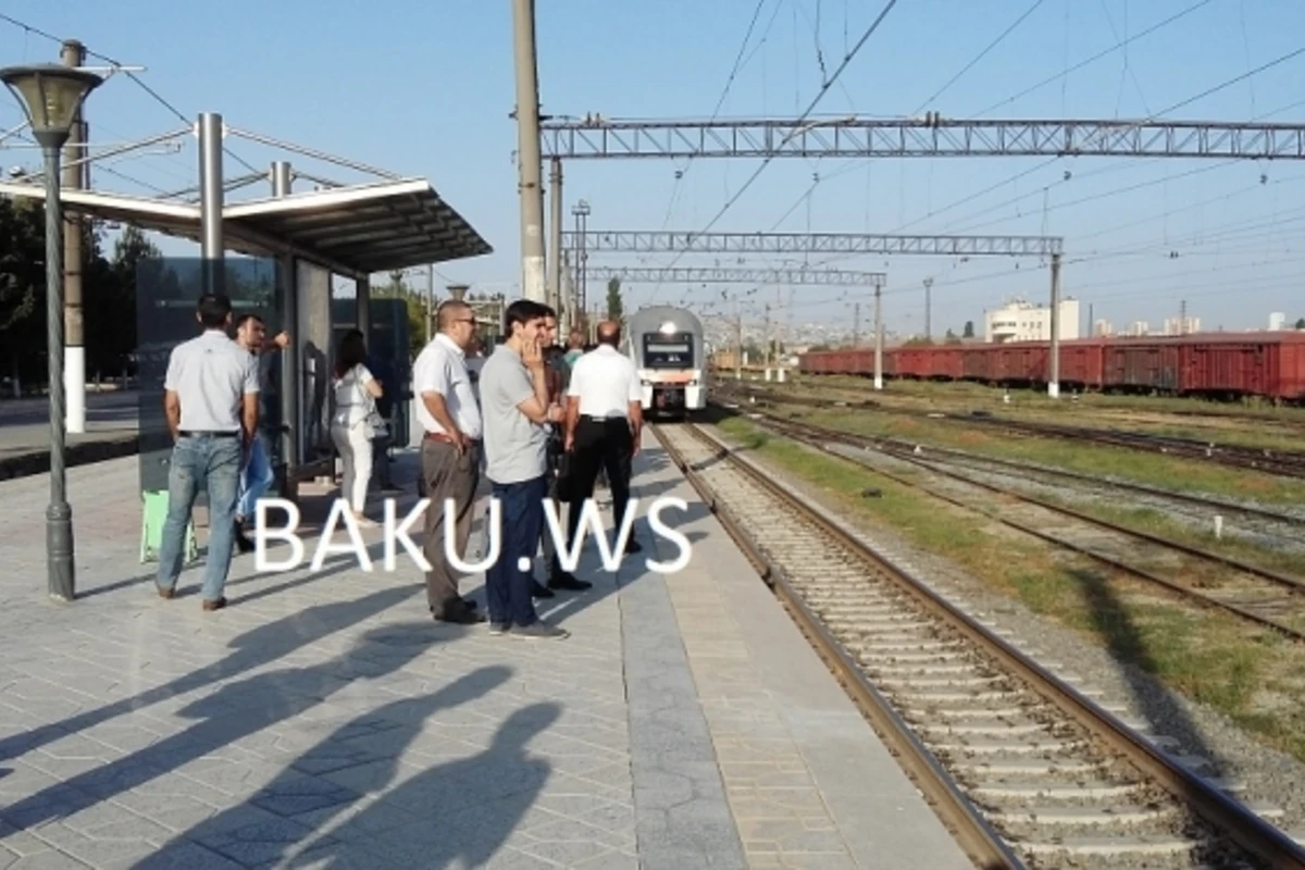 Напряженные моменты на электропоезде Баку-Сумгаит – ФОТО+ВИДЕО