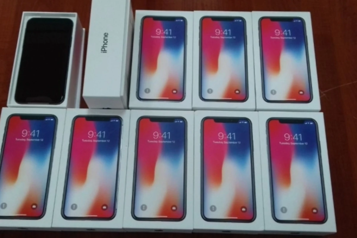 У гражданина Азербайджана в носках обнаружили 10 штук iPhone X - ВИДЕО