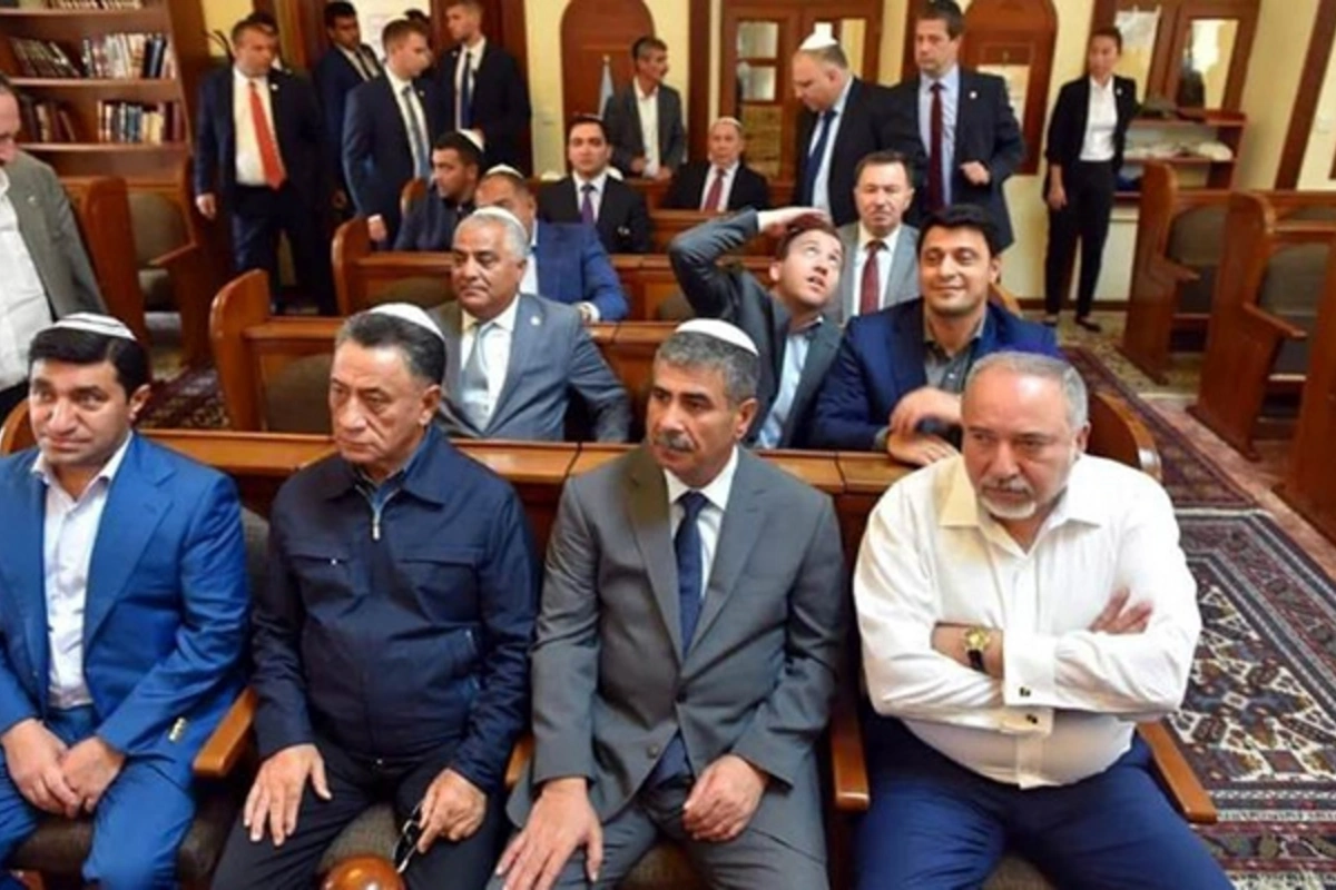 Nazirlərin müzakirəyə səbəb olan fotosu ilə bağlı AÇIQLAMA