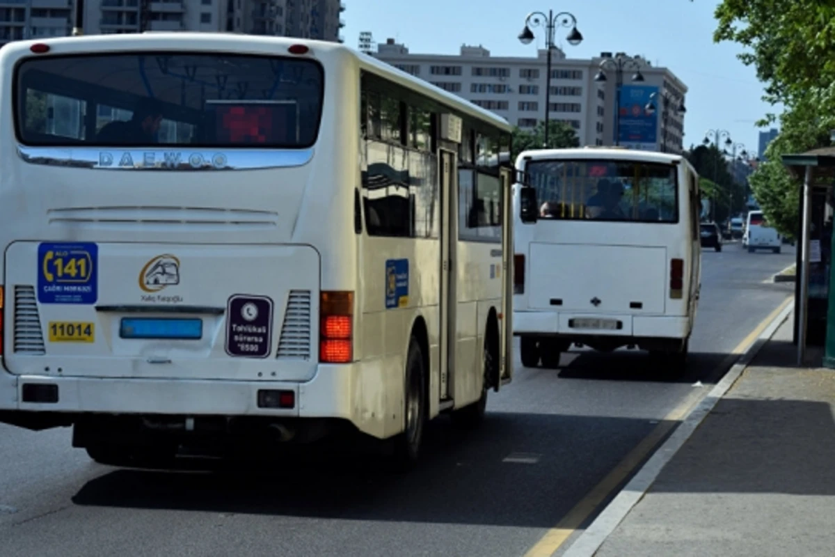 В Баку меняется схема движения двух автобусов